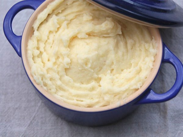 6个月大的孩子应该吃什么?