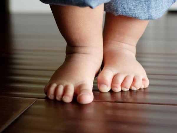 6个月大的婴儿学车-Loi也有害!