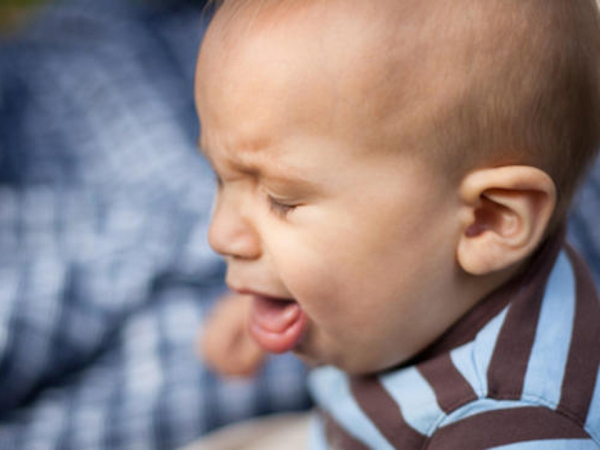 新生儿喉咙喘息时要小心