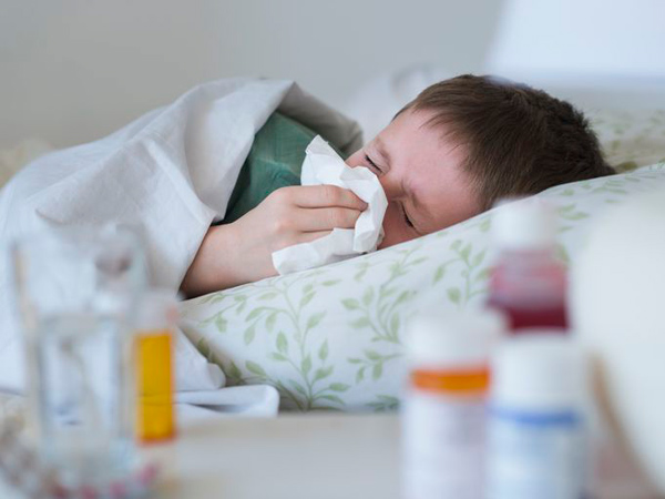 肺炎儿童应该躺在风扇上吗?