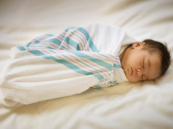 如何简单,正确地包裹婴儿尿布