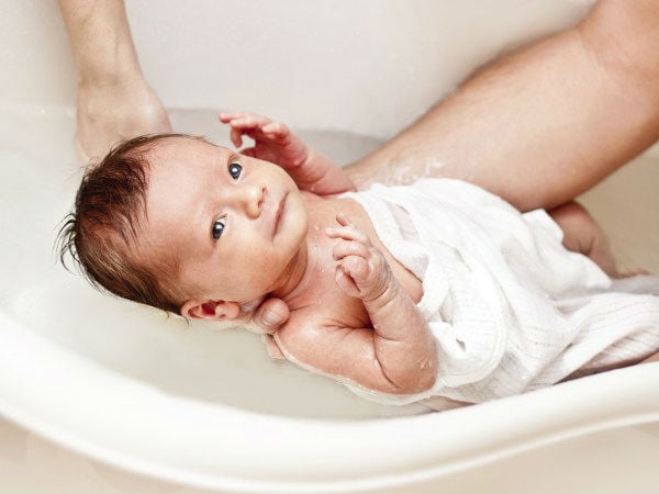 告诉母亲3种有效治疗婴儿颈部的方法