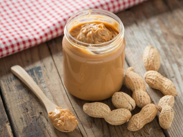 母乳喂养时立即吃花生,以降低儿童过敏的风险