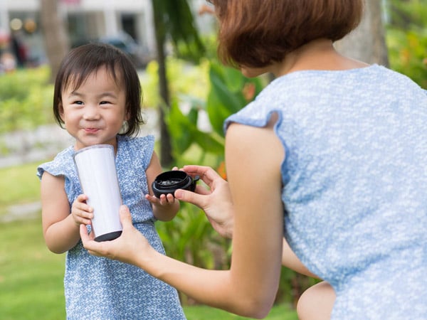 1岁的婴儿喝什么牛奶可以增加体重: 母乳