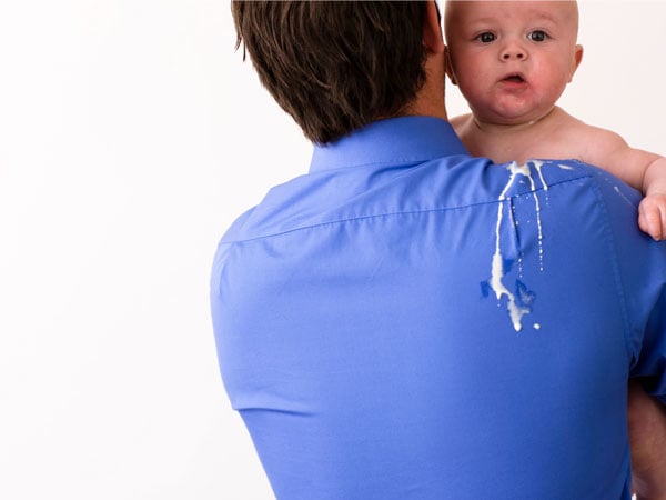 处理宝宝吐奶和喘息