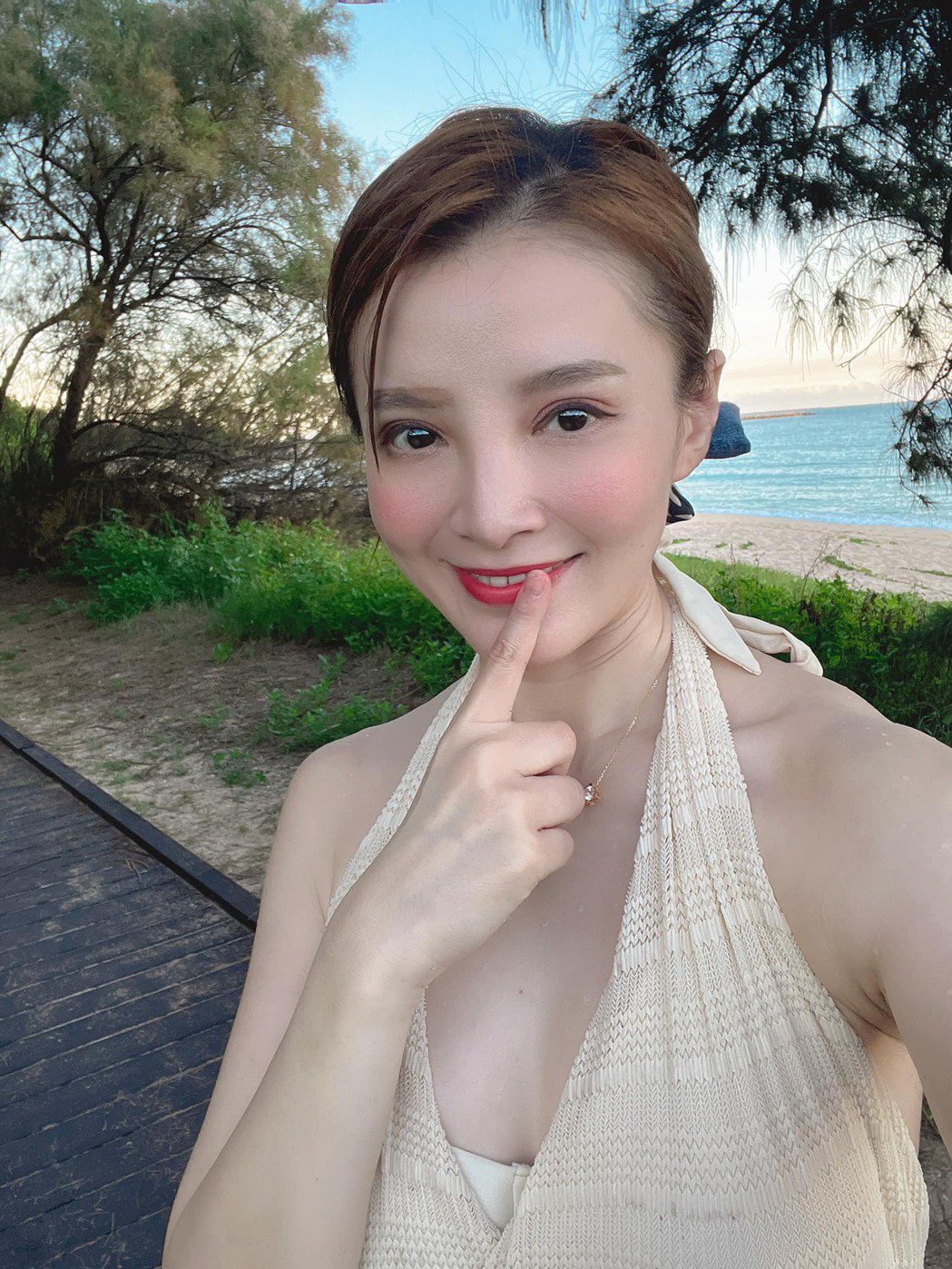 「甘味」女星报案公布男子飞踢画面：别以为女生好欺负