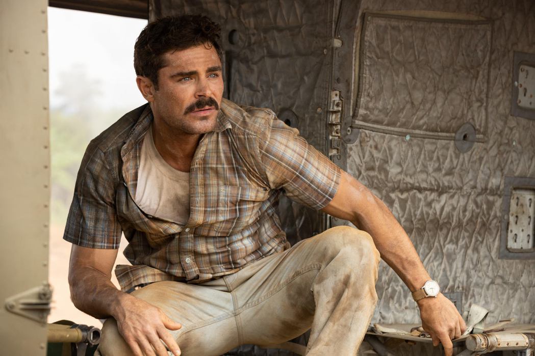 送啤酒也能爱国?柴克艾弗隆「在前线干杯」剧照首发