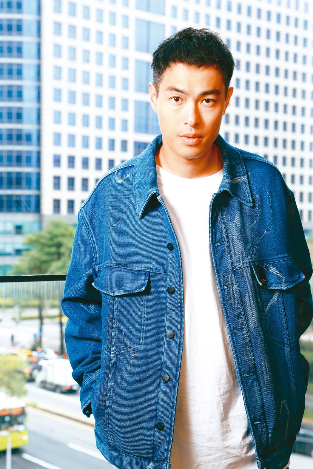 开车用手机挨轰「危险驾驶」杨祐宁15字认错喊不良示范