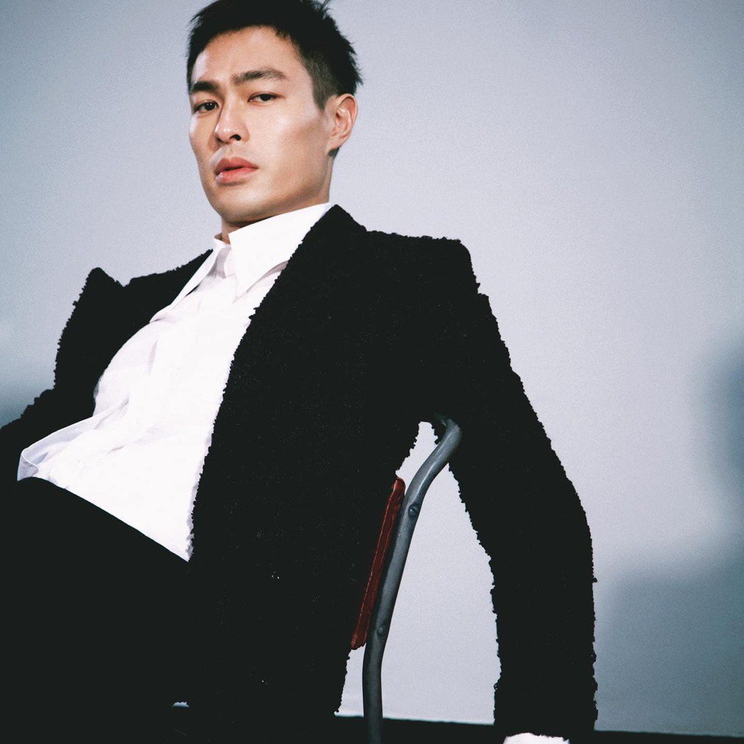 杨祐宁突爆喜讯携妻女补办婚宴 「华灯」帮全员入席