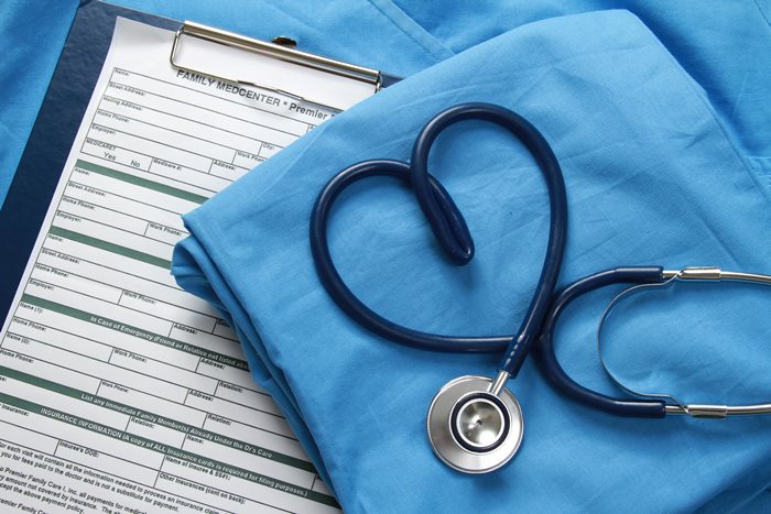 剖腹产可申请保险理赔吗？符合健保规定就赔，还要在保险生效日前怀孕