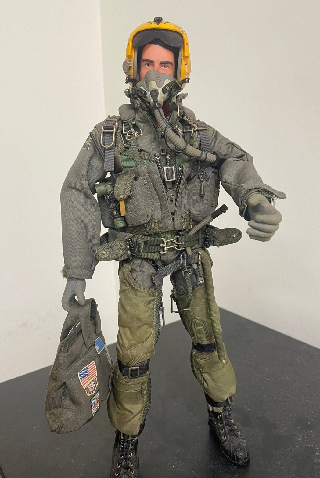 阿汤哥新电影热映收藏家秀30年前男主角飞行员公仔