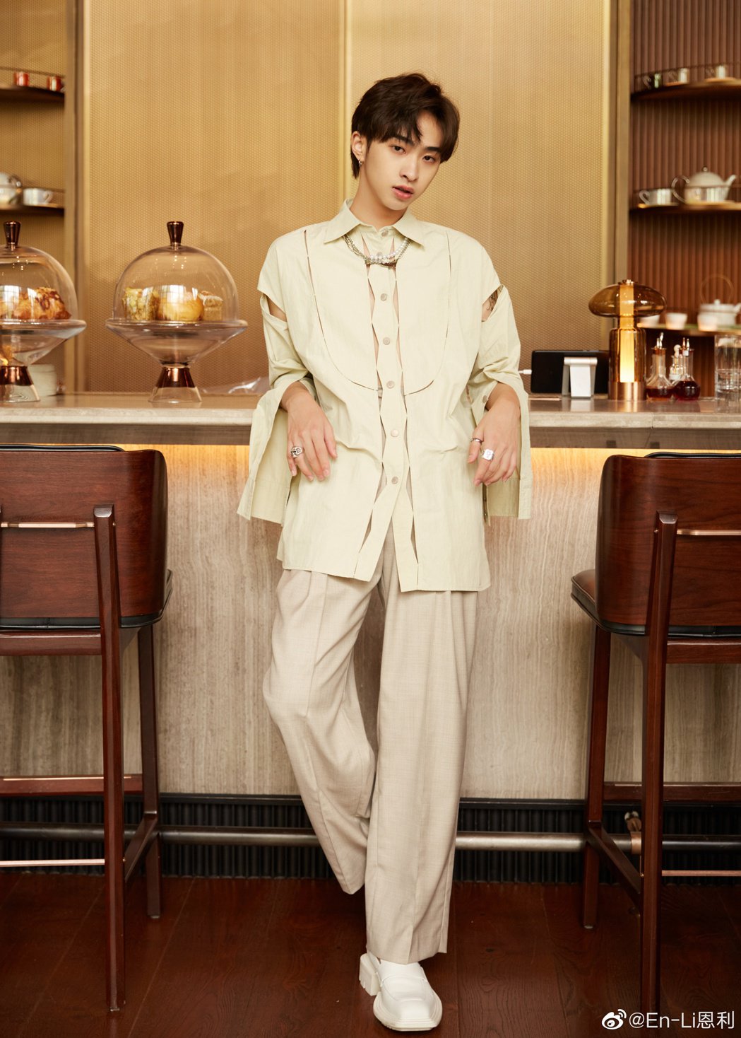 小哈利罕曝清秀样根本伊能静被赞绝美少年