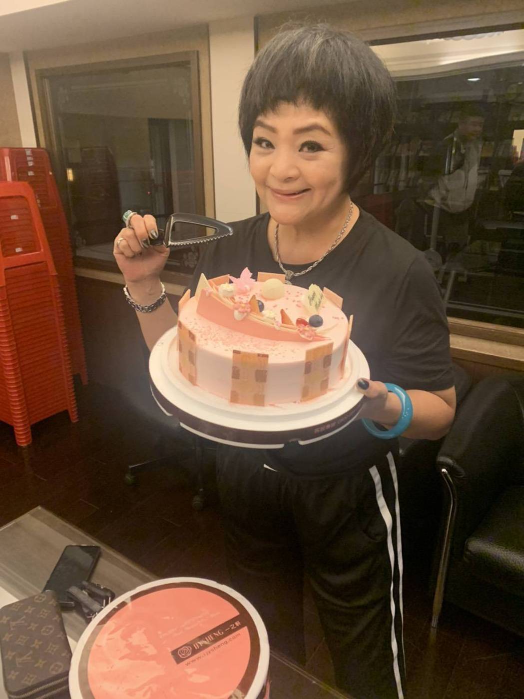 妈妈的朋友昔当家花旦当中辍生二妈「孩子太多」过节太为难