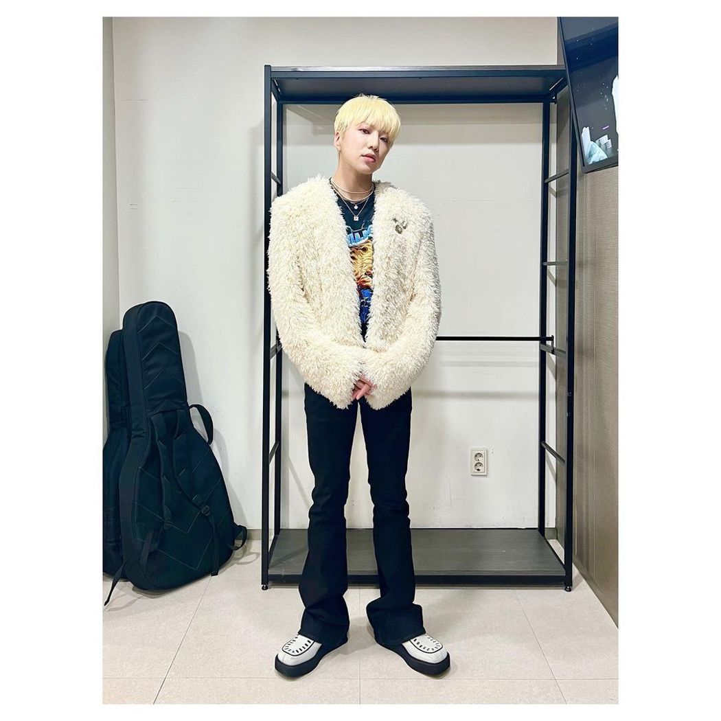 网疯传姜升润街头牵手约会照经纪公司YG娱乐回应了