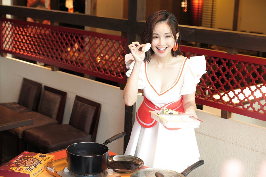 美女钟欣怡自曝胖到裤子快要穿L号丶投资电商半年回本