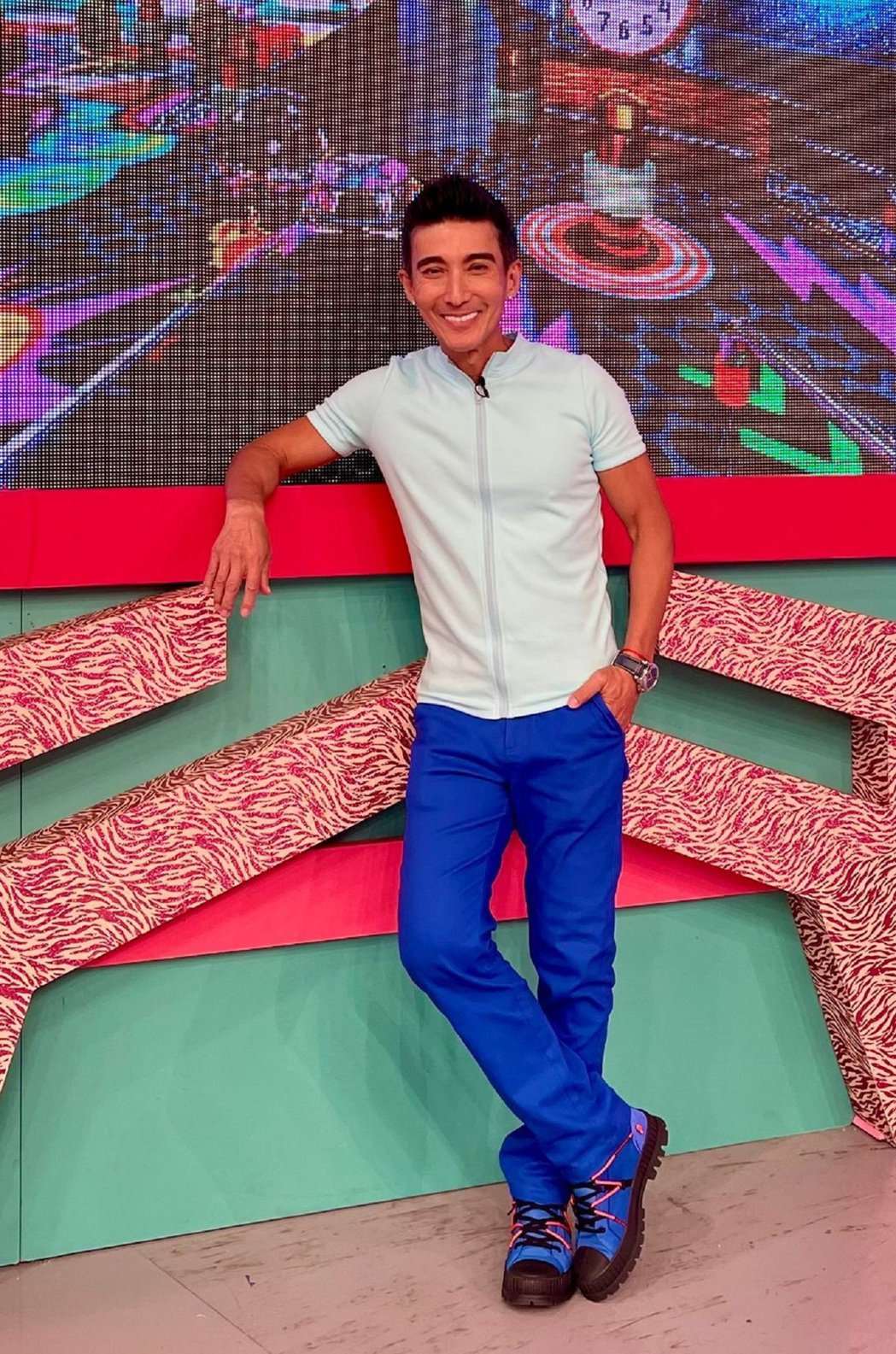 潘若迪线上课随时点名唱跳运动环游世界