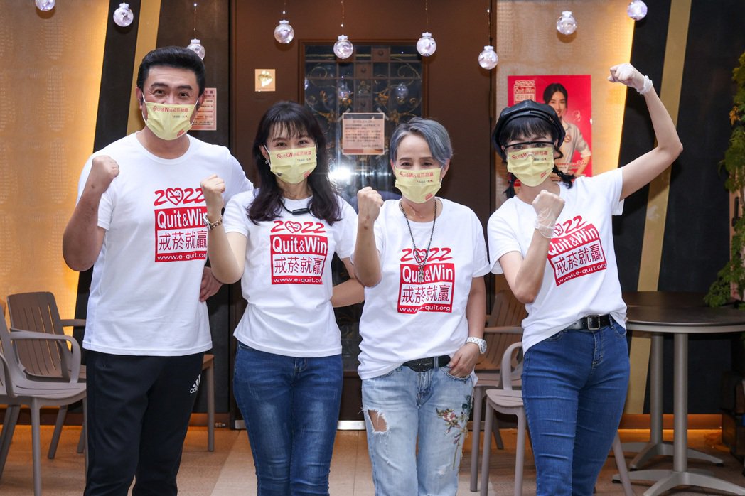 「华灯」异物志人物狂抽烟惹议唐玲自揭黑史：条通一带鬼混