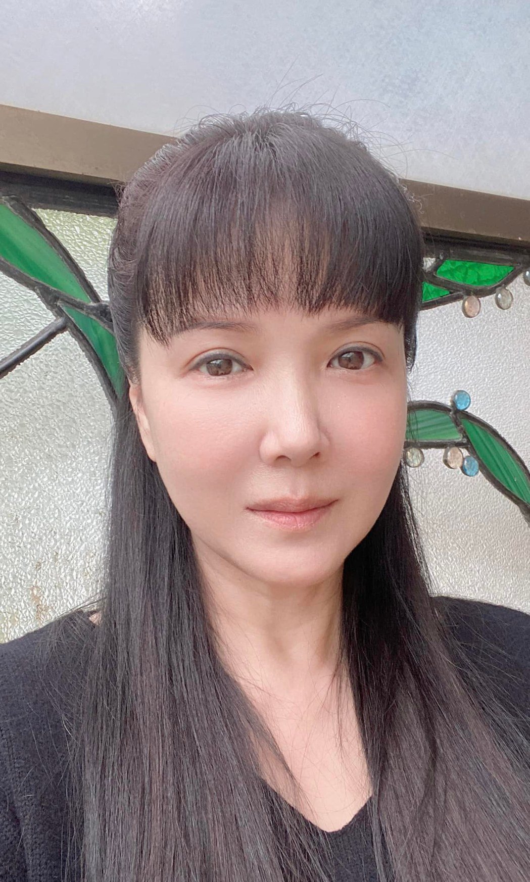 丁国琳晒素颜照大露粉嫩肌却自谦「老太太」！