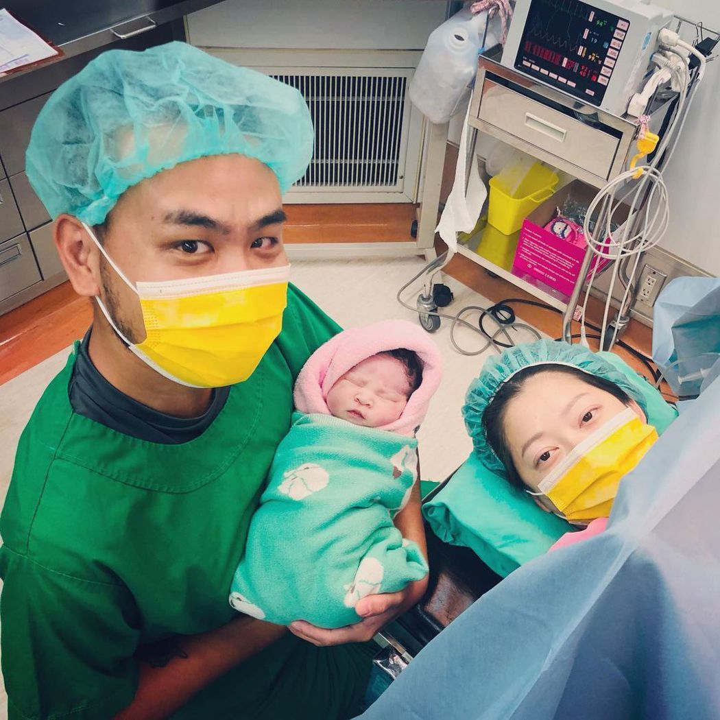 恭喜！杨大正首进产房陪妻产子 曝女儿当姊到校狂炫耀