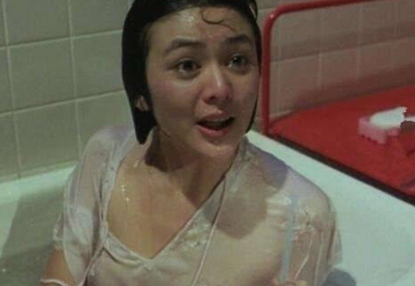 关之琳「夏日福星」湿衫、两点「隐现」险遭罚