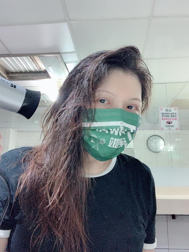 张雅琴穿泳装戴口罩初体验素颜照曝光网惊爱了乱了「判若两人」