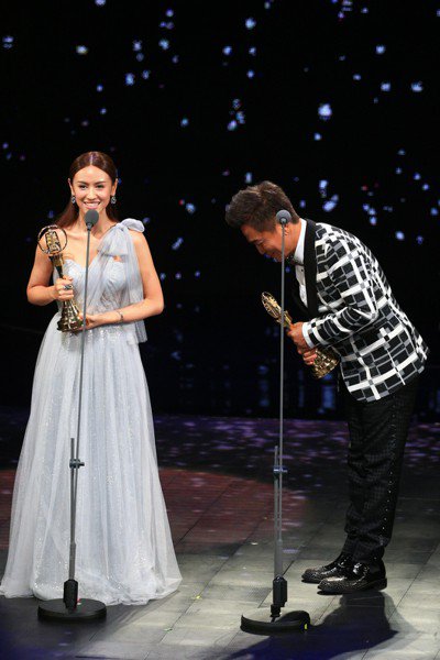 自绝于外的娱乐圈：和新世代脱节的平行时空