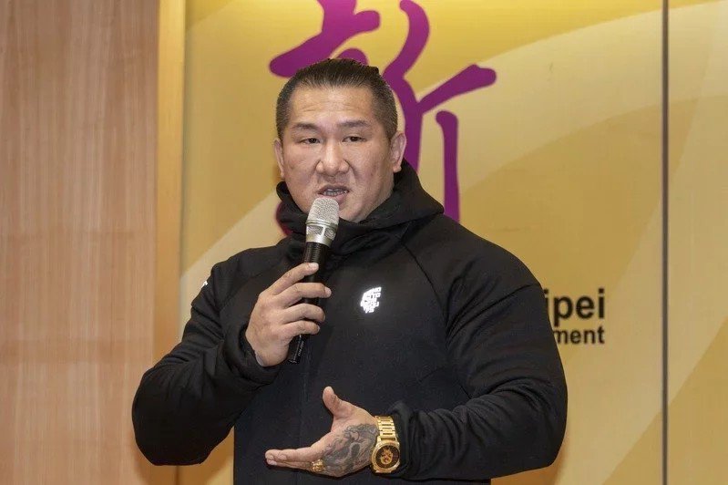 太鲁阁号事故丶异物志馆长陈之汉捐250万网赞全台最帅3公分