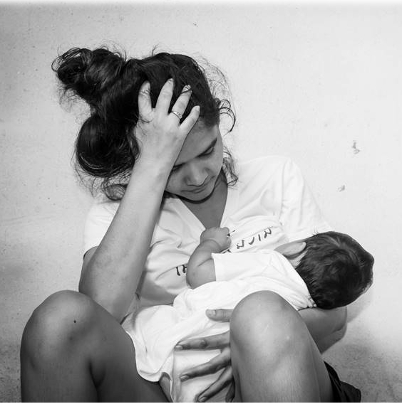 妈咪，你累了吗？育儿过度疲劳导致妈妈们做过的20件崩溃、沮丧又滑稽的事情