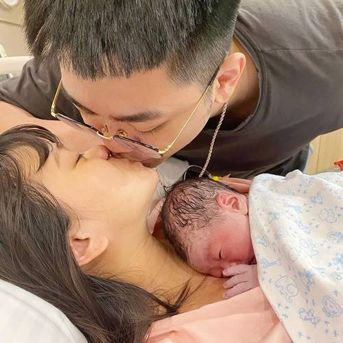 彦婷产后进入哺乳地狱！强逼自己亲喂瓶喂又石头奶，累到产后忧郁！