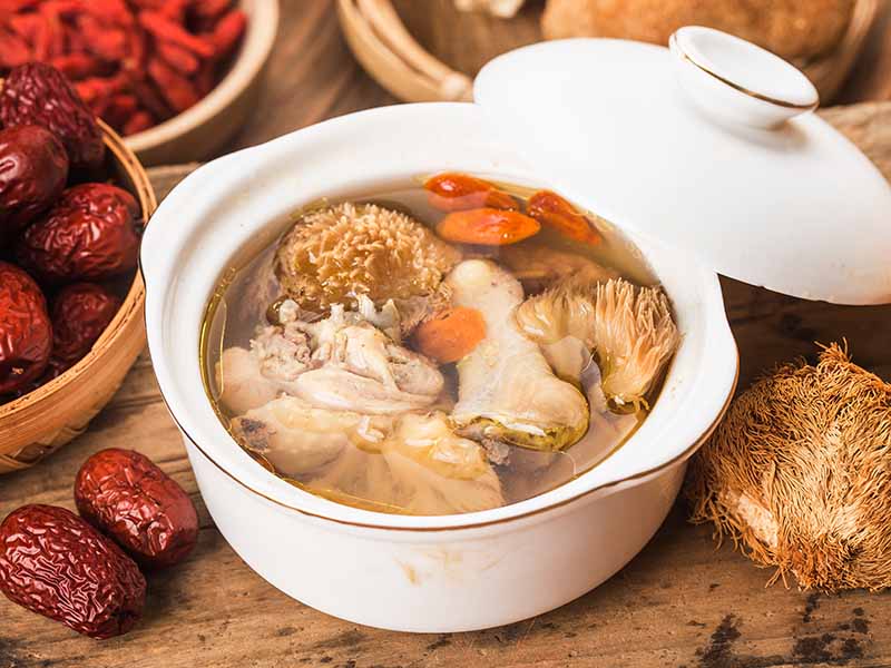 正确坐月子三阶段，月子吃麻油鸡，3小时后再哺乳！