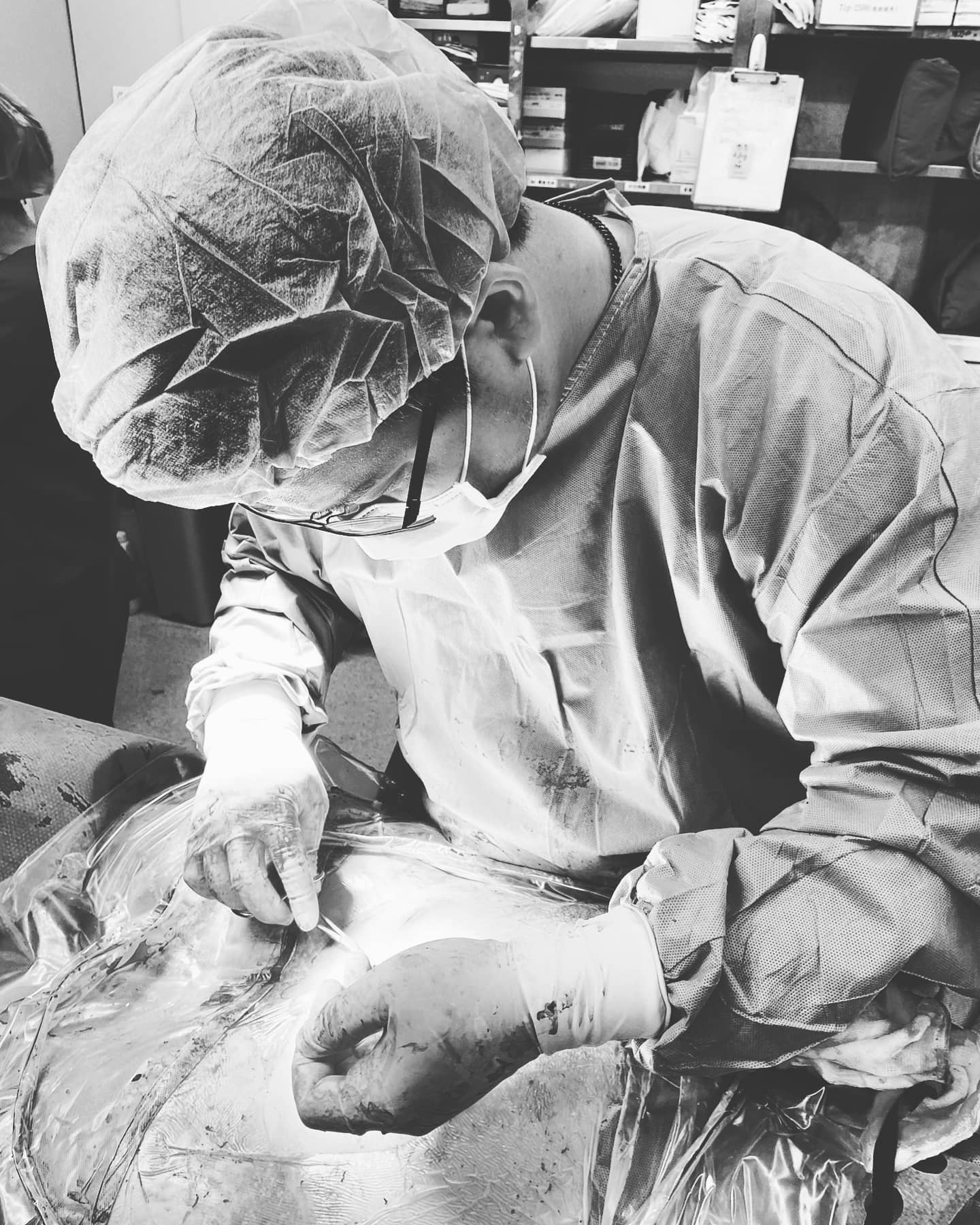 从头到尾闭眼、相机对准天花板，爸爸说：陪产比生产更恐怖