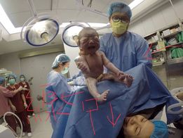 从头到尾闭眼、相机对准天花板，爸爸说：陪产比生产更恐怖