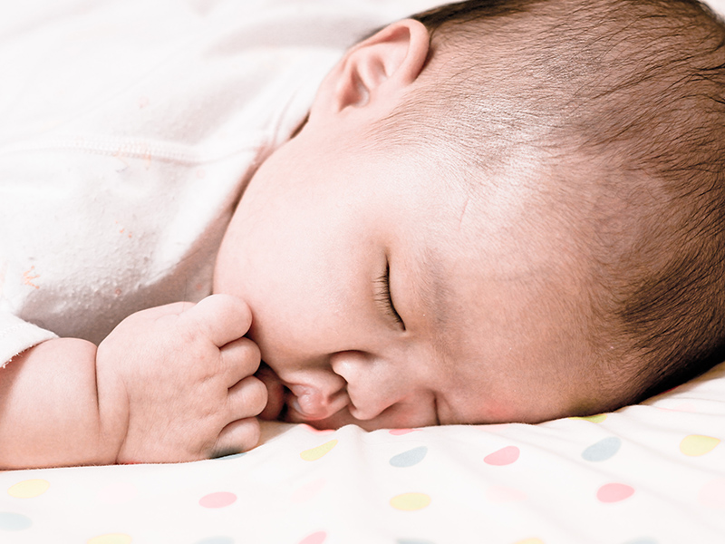 爸爸倒个垃圾，宝宝就没了！会翻身更要小心窒息，5招让宝宝安心睡