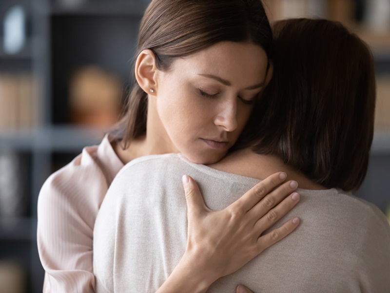 治疗产后忧郁症，药物、非药物、自身调适与亲友支持缺一不可