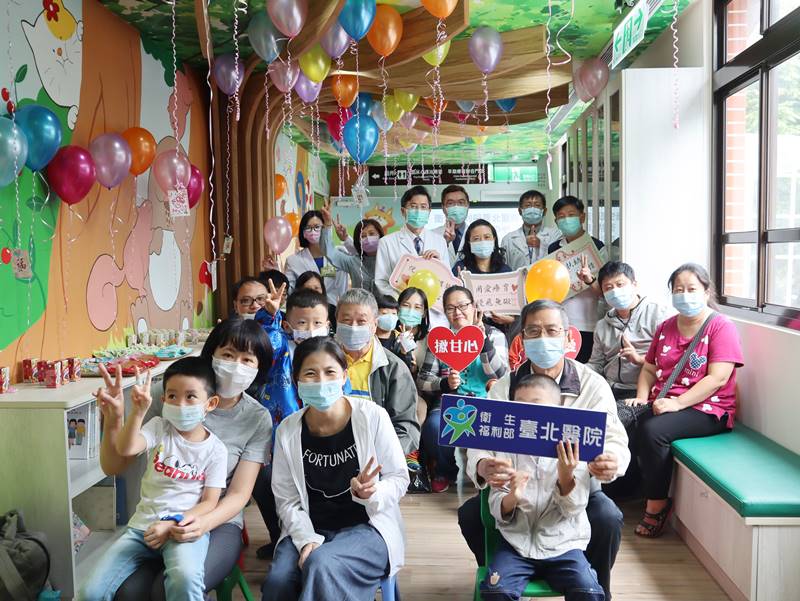 孩子很乖，不哭不闹，妈妈看电视才惊觉是发展迟缓！