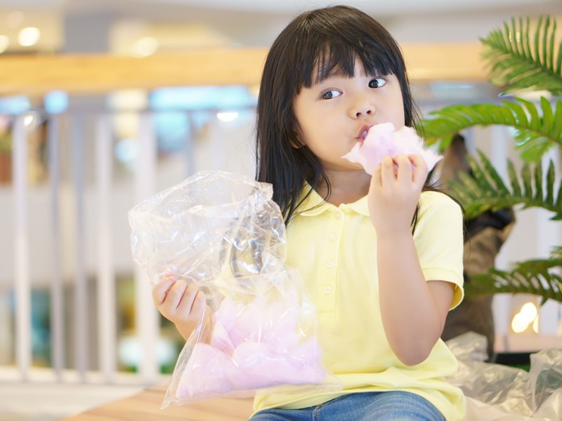 过年看到公婆爷奶猛喂孩子吃糖时，血压飙高前先看这篇！