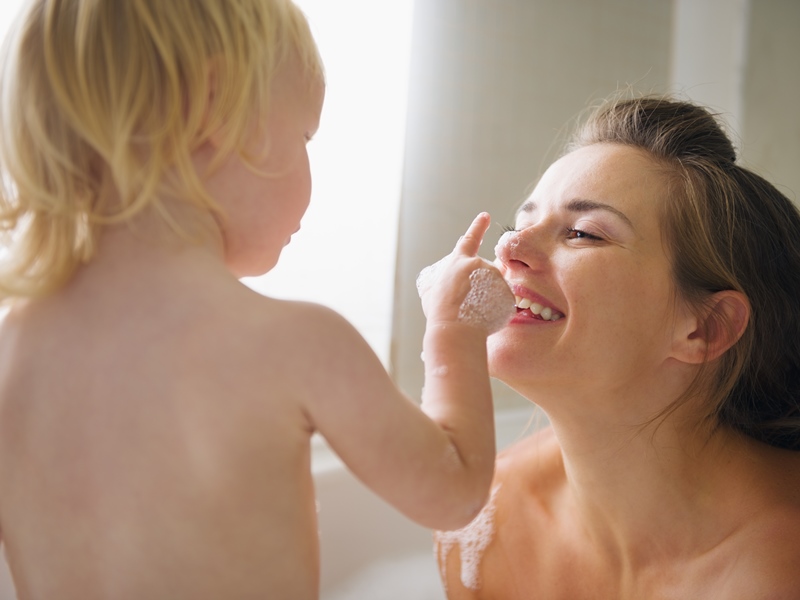 身体自主，0岁就能开始教！善用工具与技巧，让亲子自在谈「性」