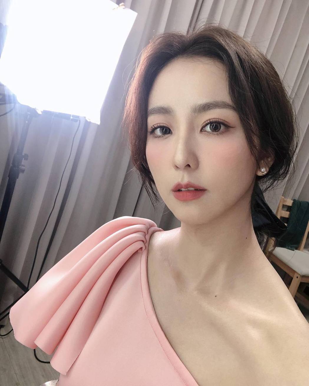 女神周晓涵自曝和绯闻男友「床上双人运动」影片认：喝多了