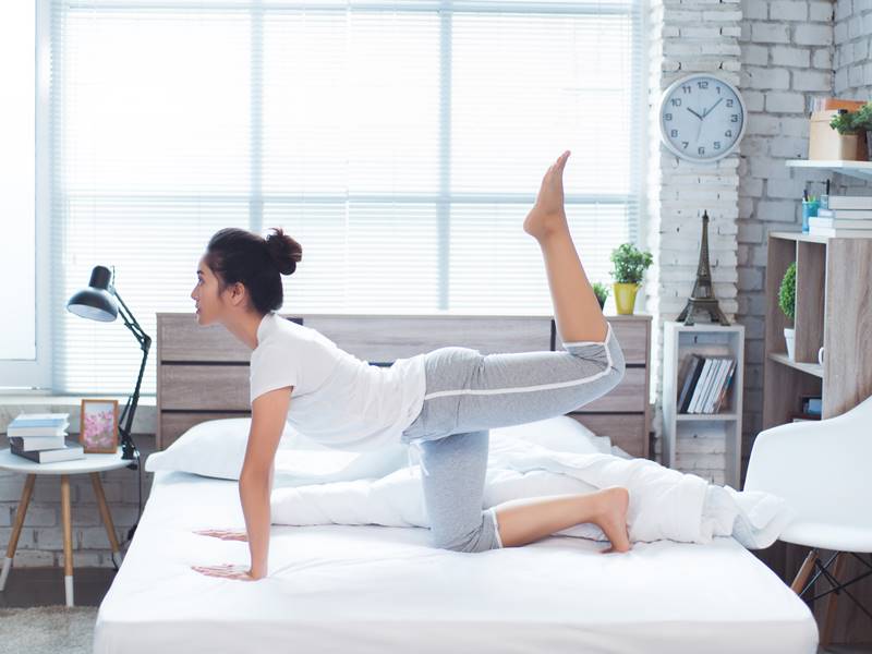 产后瘦身单靠饮食还不够，5个产后运动轻松做！