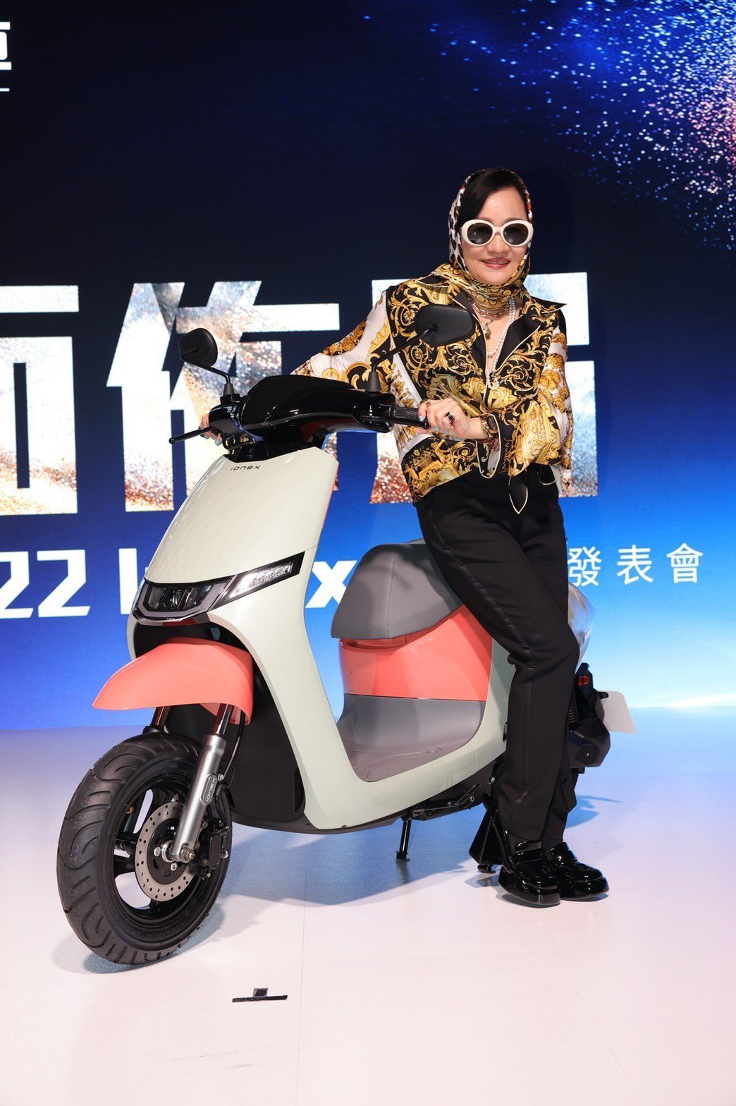 比莉被周汤豪亏到走心惊曝住处险被烧掉