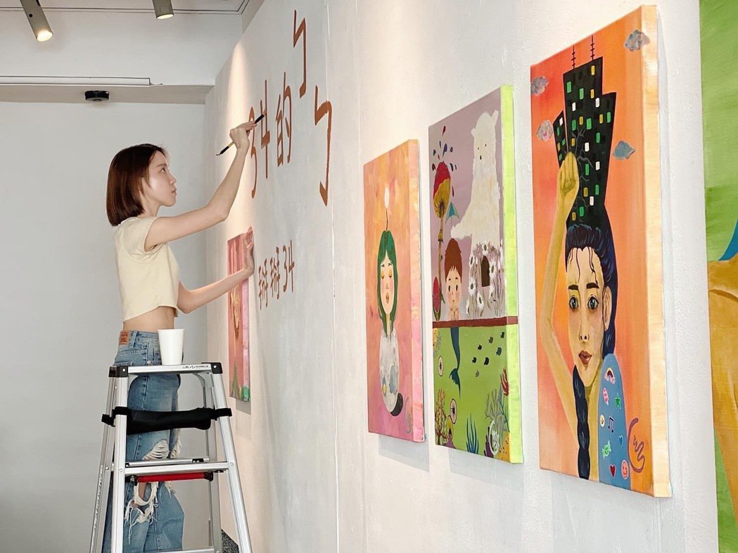 程予希1人当5人办画展曝撞墙期深陷「凭什么」