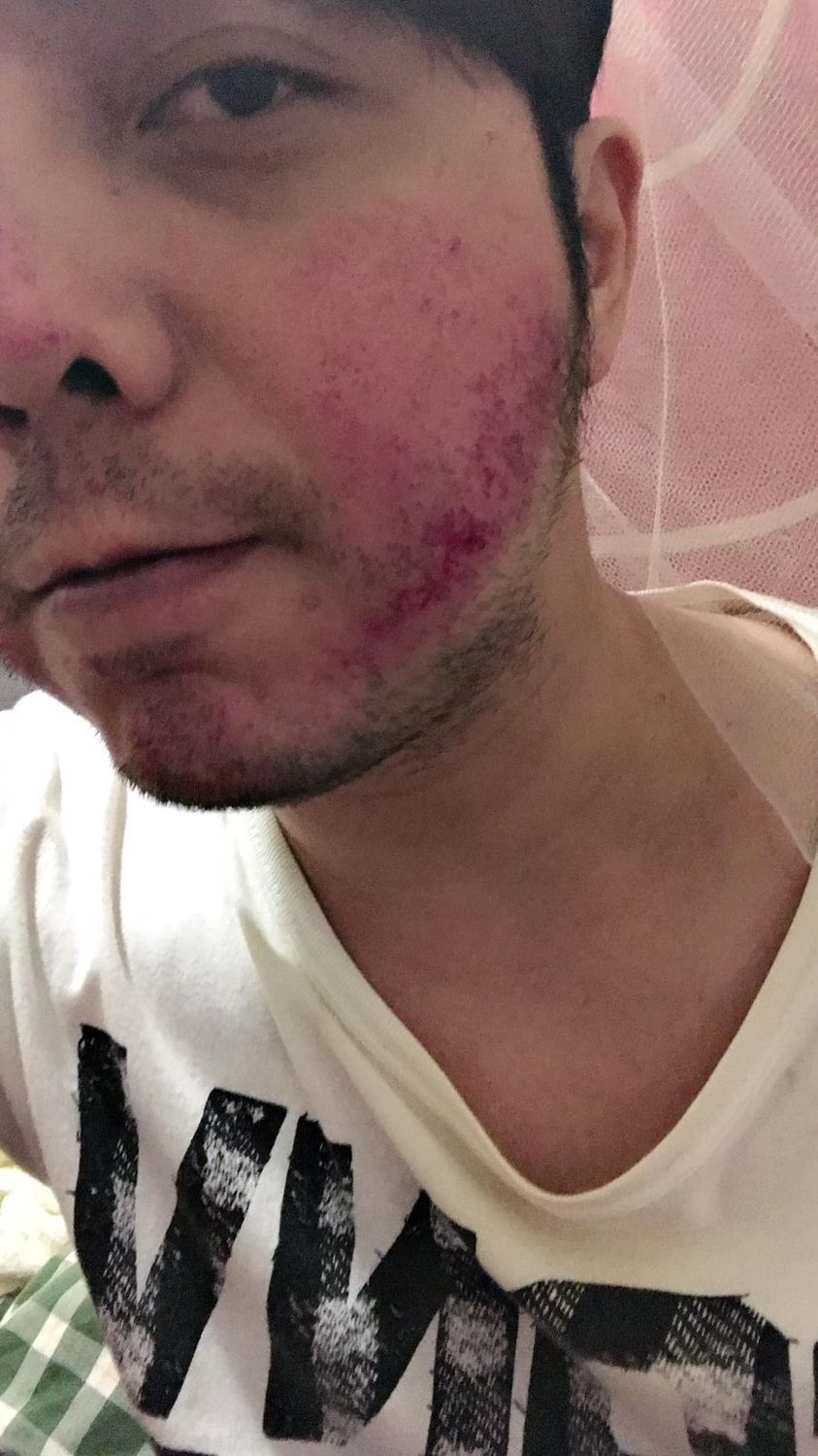 不忍哥哥大炳遭路人污蔑小炳和路人打起来