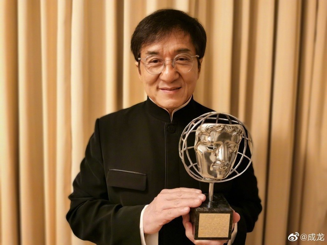 成龙看不下去了！开砲小鲜肉「迟到早退不吃苦」网点名3明星