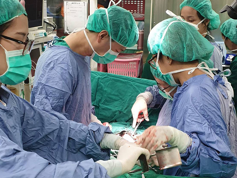 期盼剖腹产后的伤口完美愈合．术后立即这样做