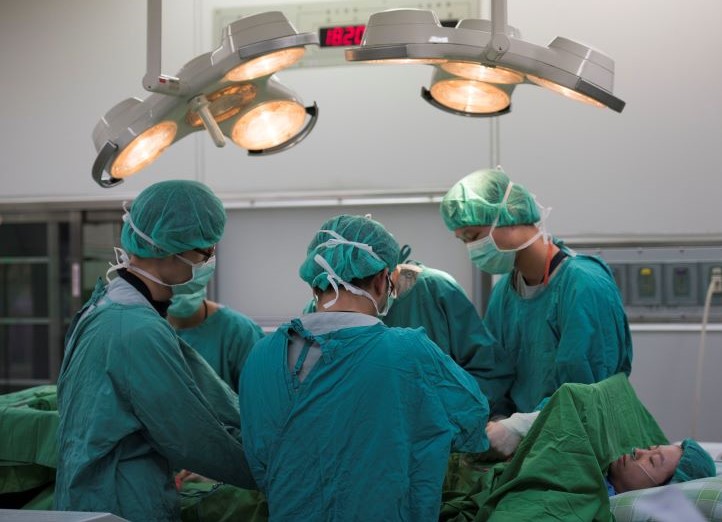 全麻后什么都不知道，把孩子生出来不是很好？名医分析剖腹产采半身麻醉的