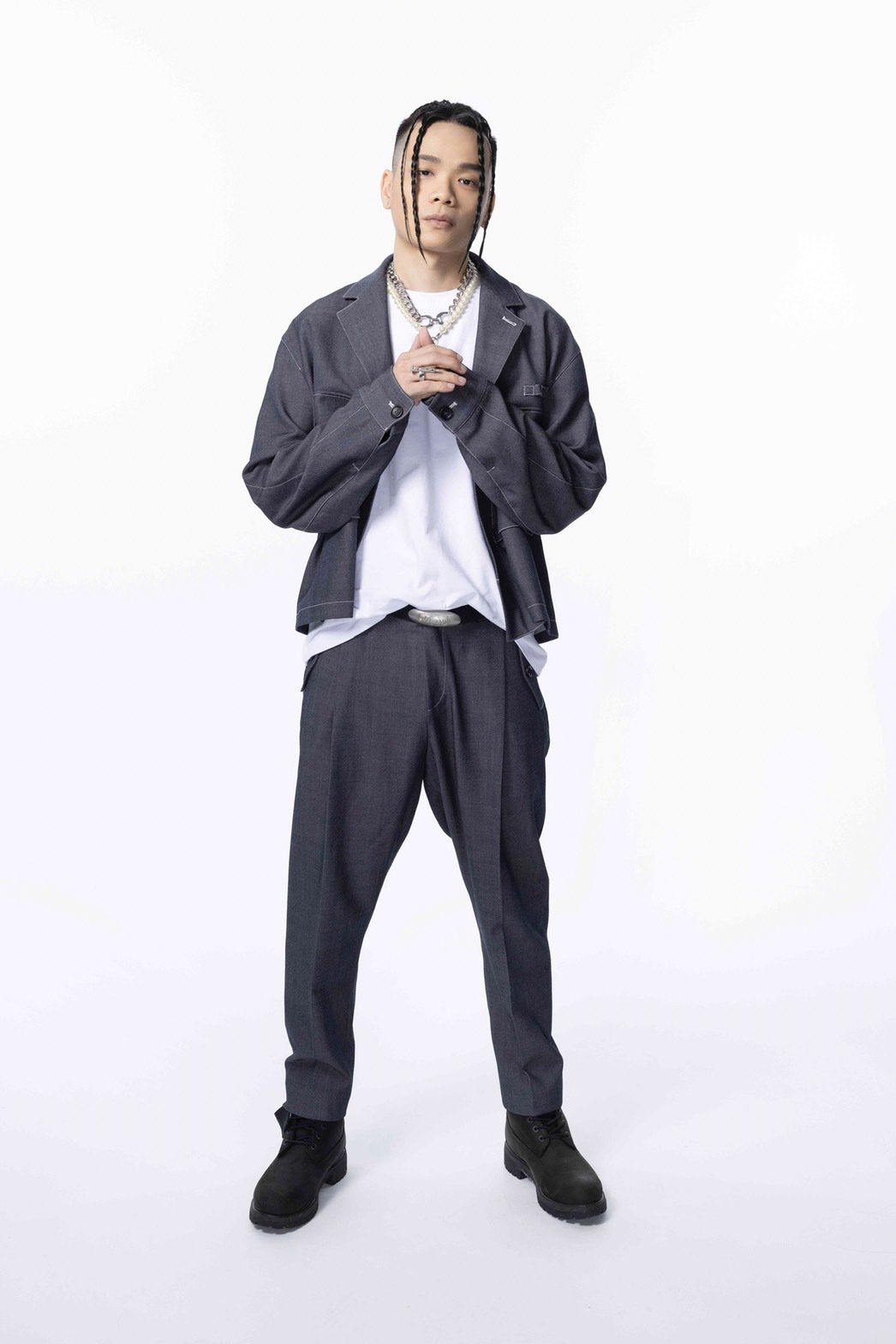 瘦子都甘愿为他亏钱歌手Barry Chen打架闹事被逮回