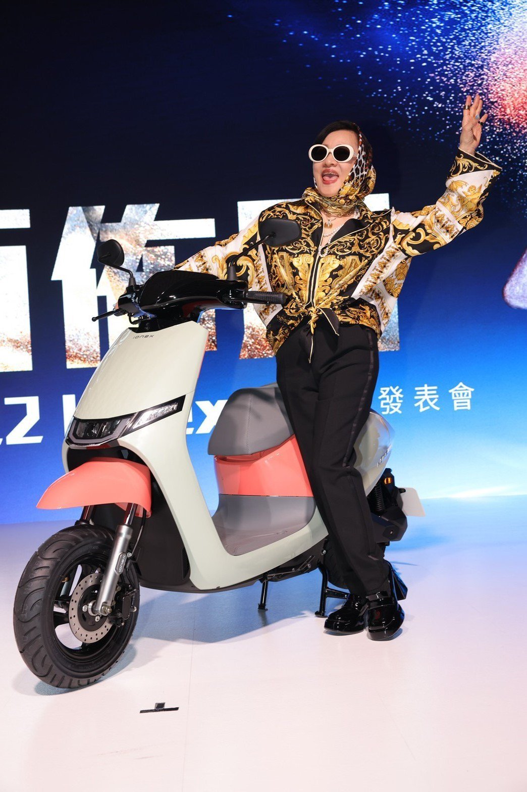 比莉被周汤豪亏到走心惊曝住处险被烧掉