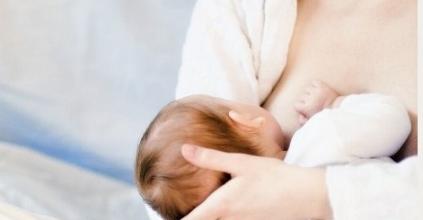 婴儿吃奶量多少正常？婴儿吃奶量减少怎么办？