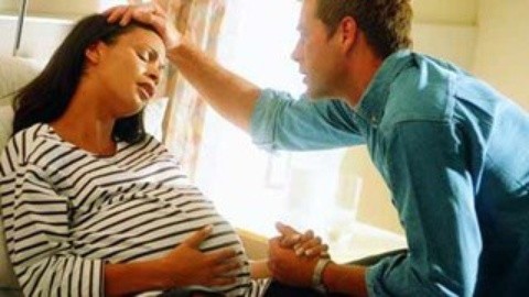 荷兰男子体验2小时分娩阵痛