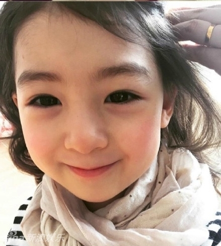 5岁混血宝宝模特走红